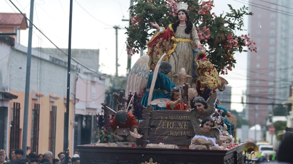 Virgen de la Asunción realiza solemne recorrido desde zona 2 | Alex Meoño