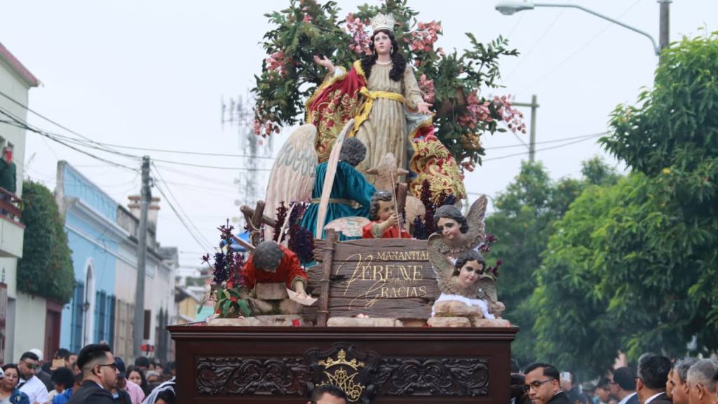 Virgen de la Asunción realiza solemne recorrido desde zona 2 | Alex Meoño