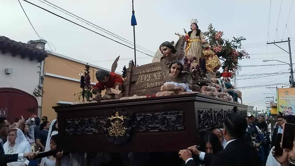 Virgen de la Asunción realiza solemne recorrido desde zona 2 | Álex Meoño