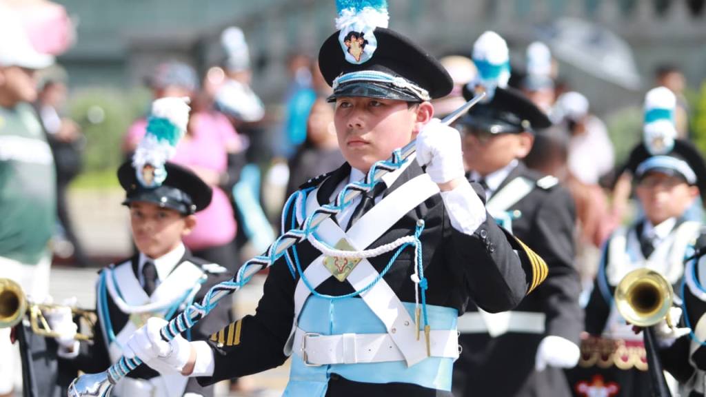 Bandas escolares y alfombras acompañan a la Virgen de la Asunción | Alex Meoño