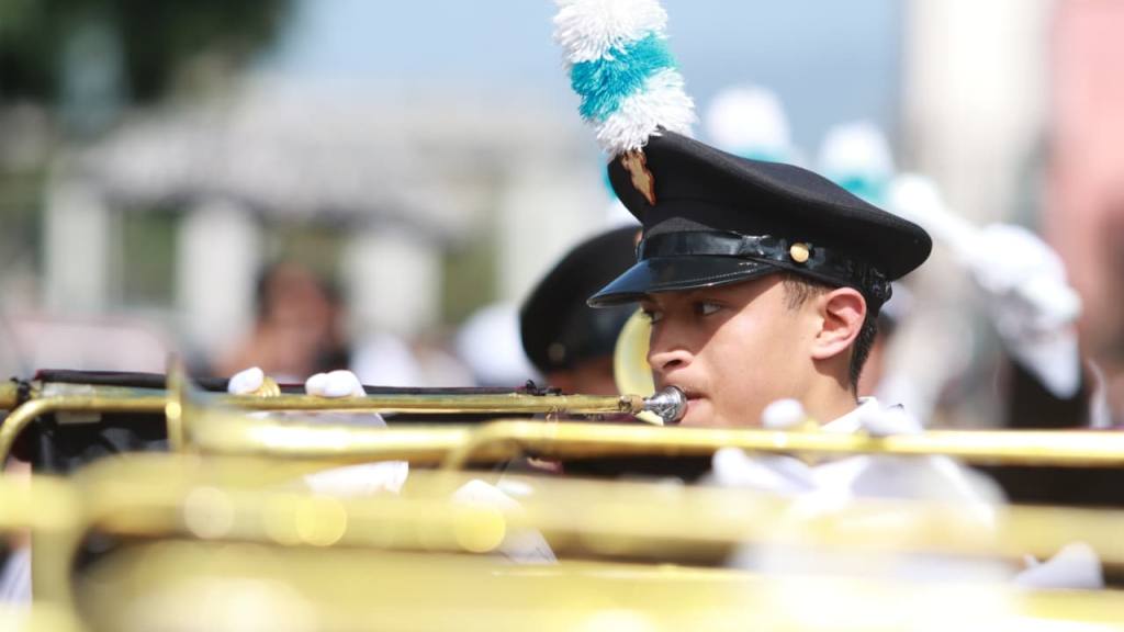 Bandas escolares y alfombras acompañan a la Virgen de la Asunción | Alex Meoño