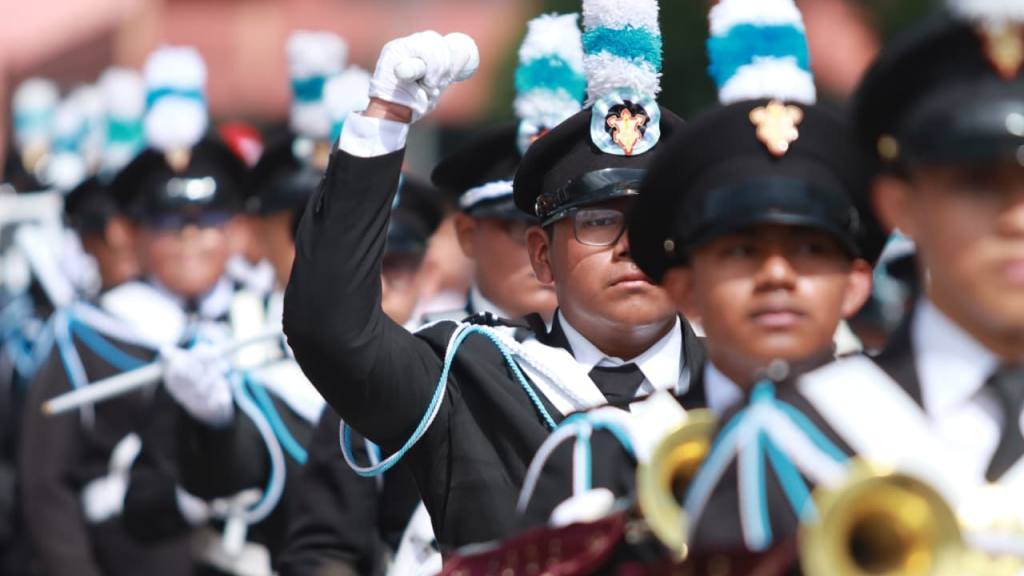 Bandas escolares y alfombras acompañan a la Virgen de la Asunción | Alex Meoño
