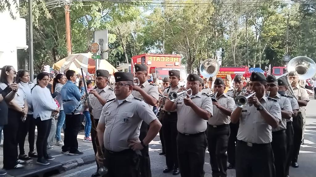 Bomberos Voluntarios festejan su 174 aniversario con desfile | Álex Meoño