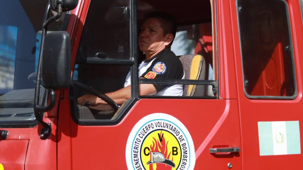 Bomberos Voluntarios festejan su 174 aniversario con desfile | Álex Meoño