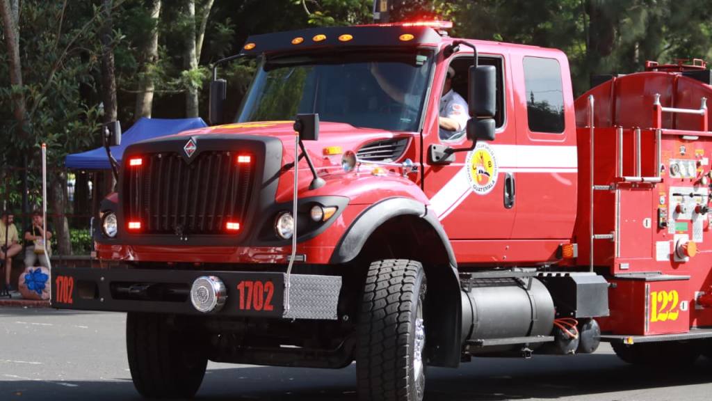 Bomberos Voluntarios festejan su 174 aniversario con desfile | Álex Meoño