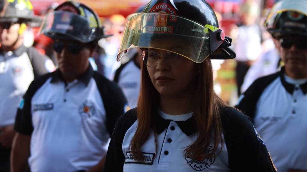 Bomberos Voluntarios festejan su 174 aniversario con desfile | Álex Meoño