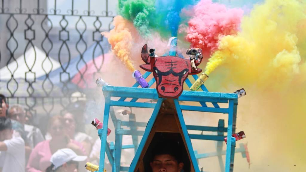 Los toritos le ponen color al Día de la Virgen de Asunción | Álex Meoño
