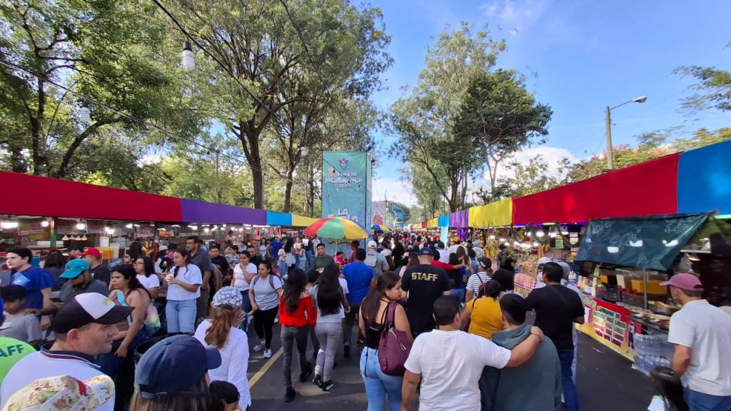 Guatemaltecos disfrutan de la Feria de Jocotenango 2025 | 