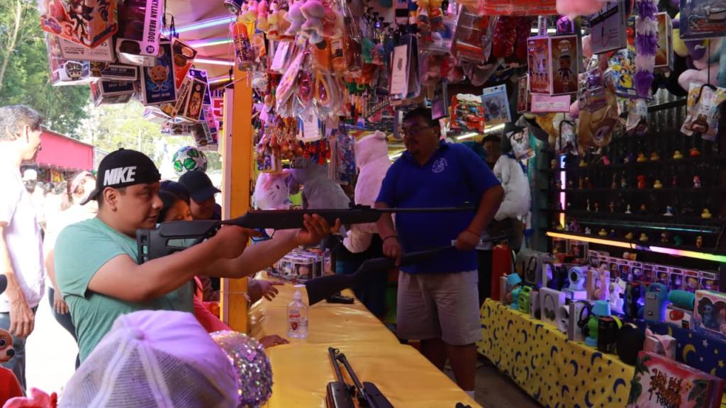 Guatemaltecos disfrutan de la Feria de Jocotenango 2025 | 