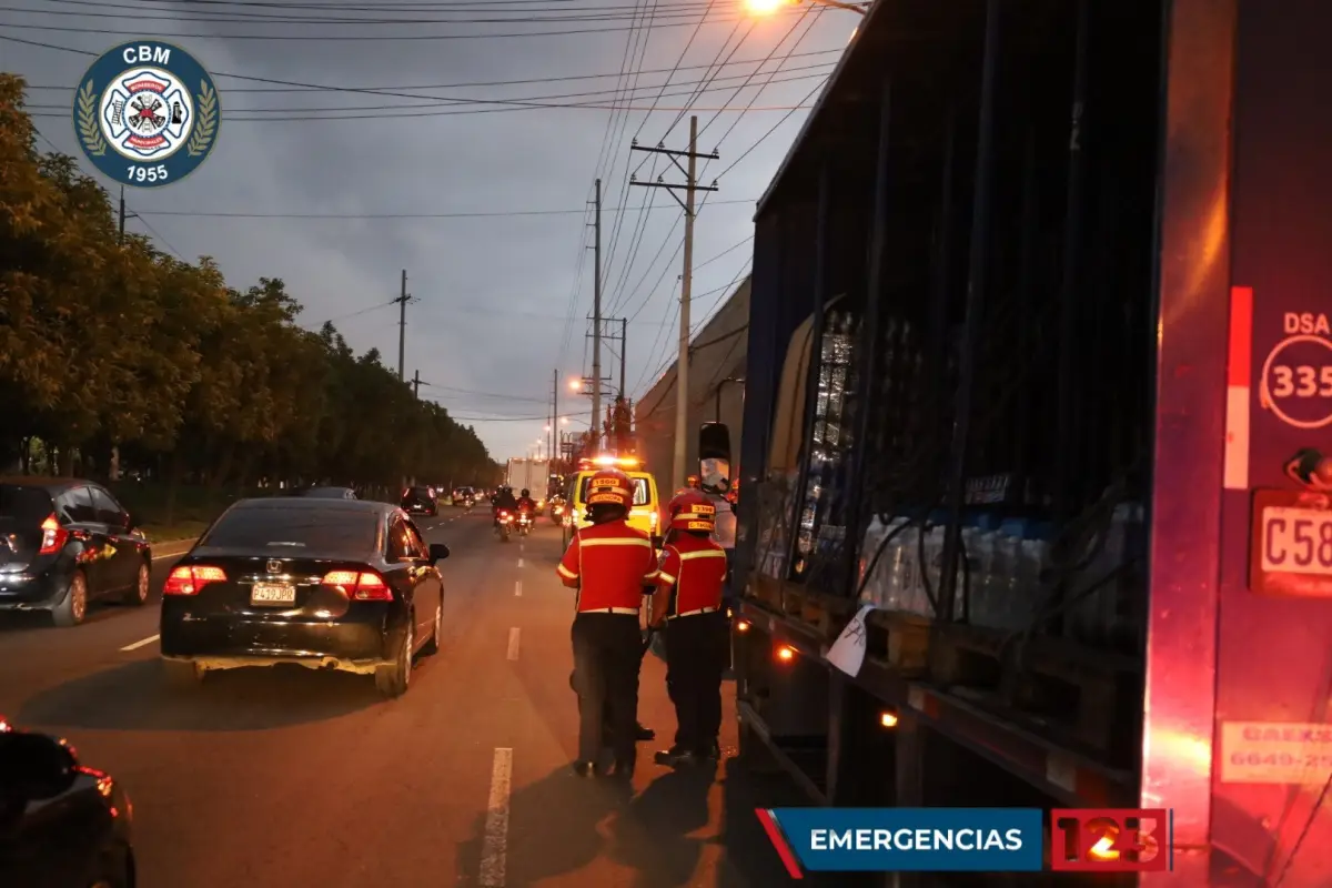 El ataque armado ocurrido en la calzada Atanasio Tzul y 20 calle, zona 12., Bomberos Municipales