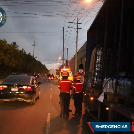 El ataque armado ocurrido en la calzada Atanasio Tzul y 20 calle, zona 12. ,Bomberos Municipales