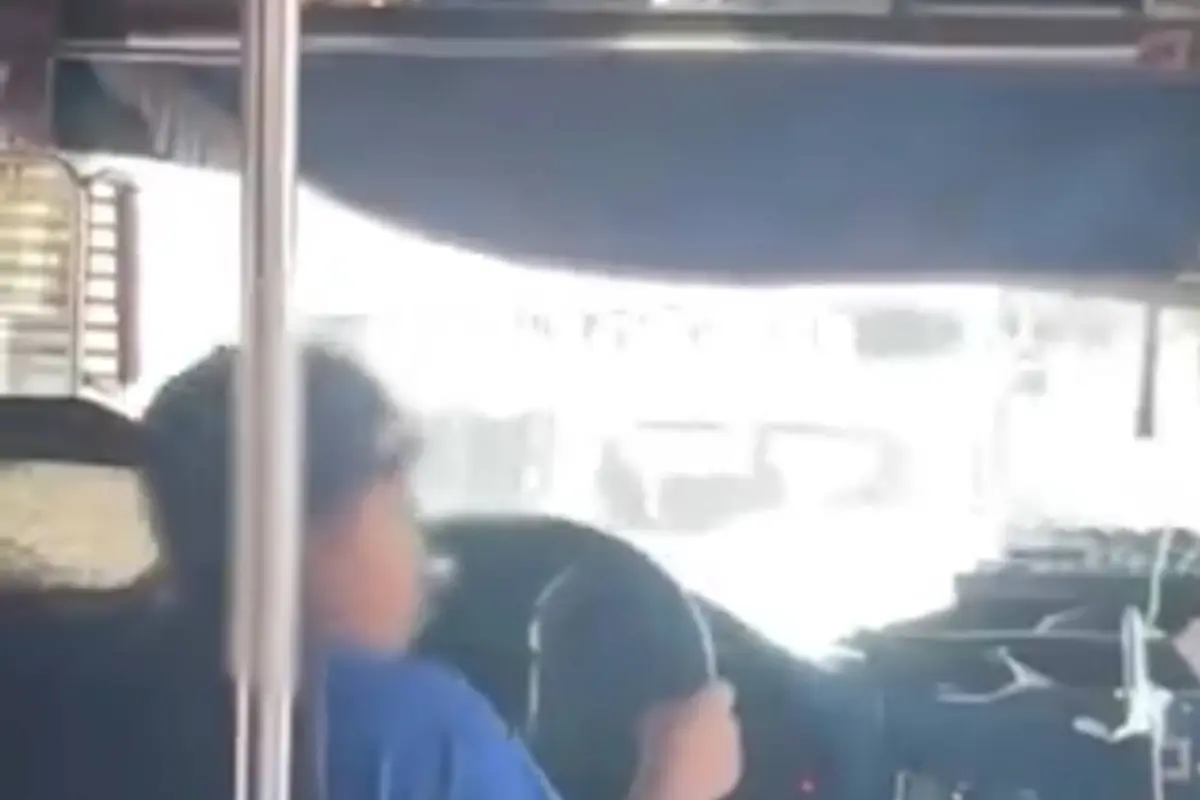 Menor de edad conduciendo un bus., Captura de pantalla video X.