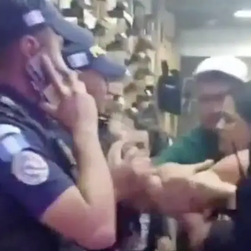 Pelea en zapatería de la zona 1. ,Captura de pantalla video X.