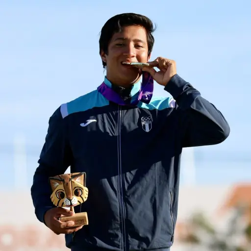Christian García ganó oro en arco recurso y plata en arco recurvo por equipos con Ian Allen 