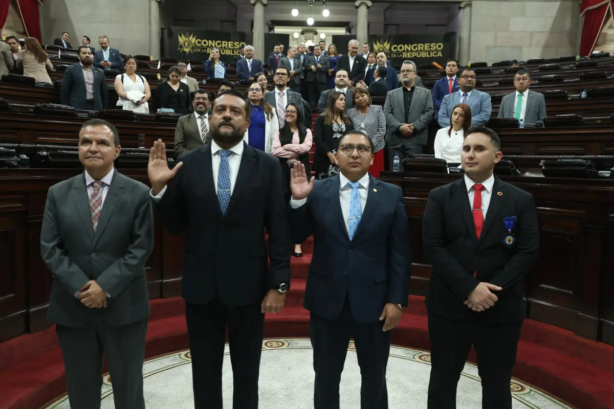 Jorge Mario González Paz y Jorge Alberto Santiago Chen Sam, como director titular y director suplente del Directorio de la Superintendencia de Competencia., Foto Congreso