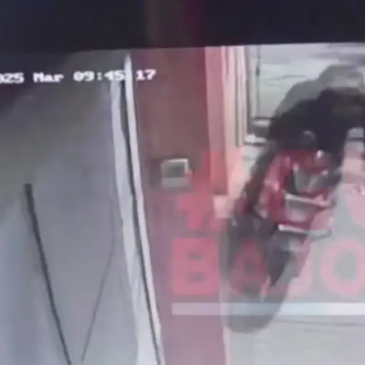 Motosicario se accidentó en zona 5. ,Captura de pantalla video X.