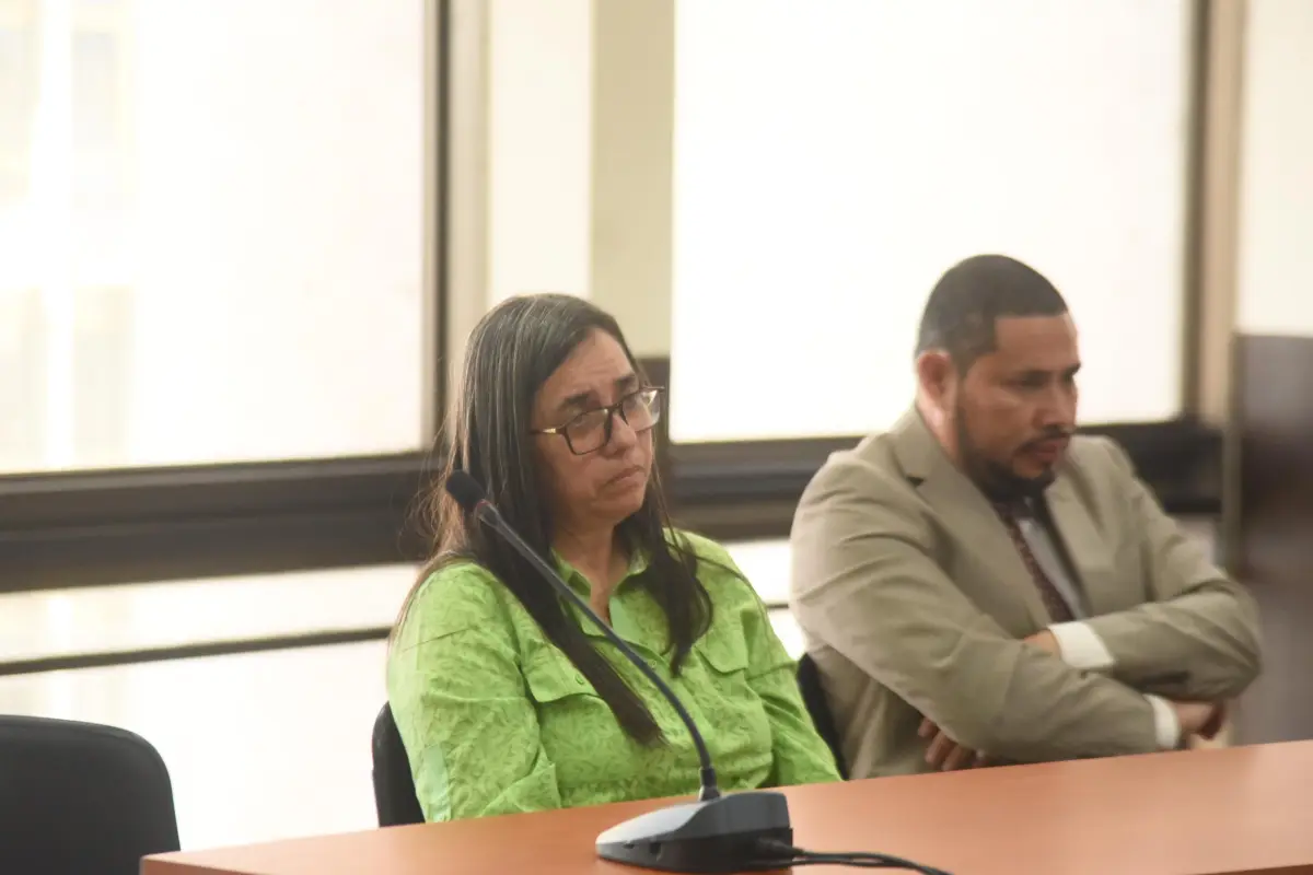 Angelita MartÃ­nez, trabajadora del TSE seÃ±alada en el caso Semilla, durante la audiencia de revisiÃ³n de medidas., Omar SolÃ­s/Emisoras Unidas