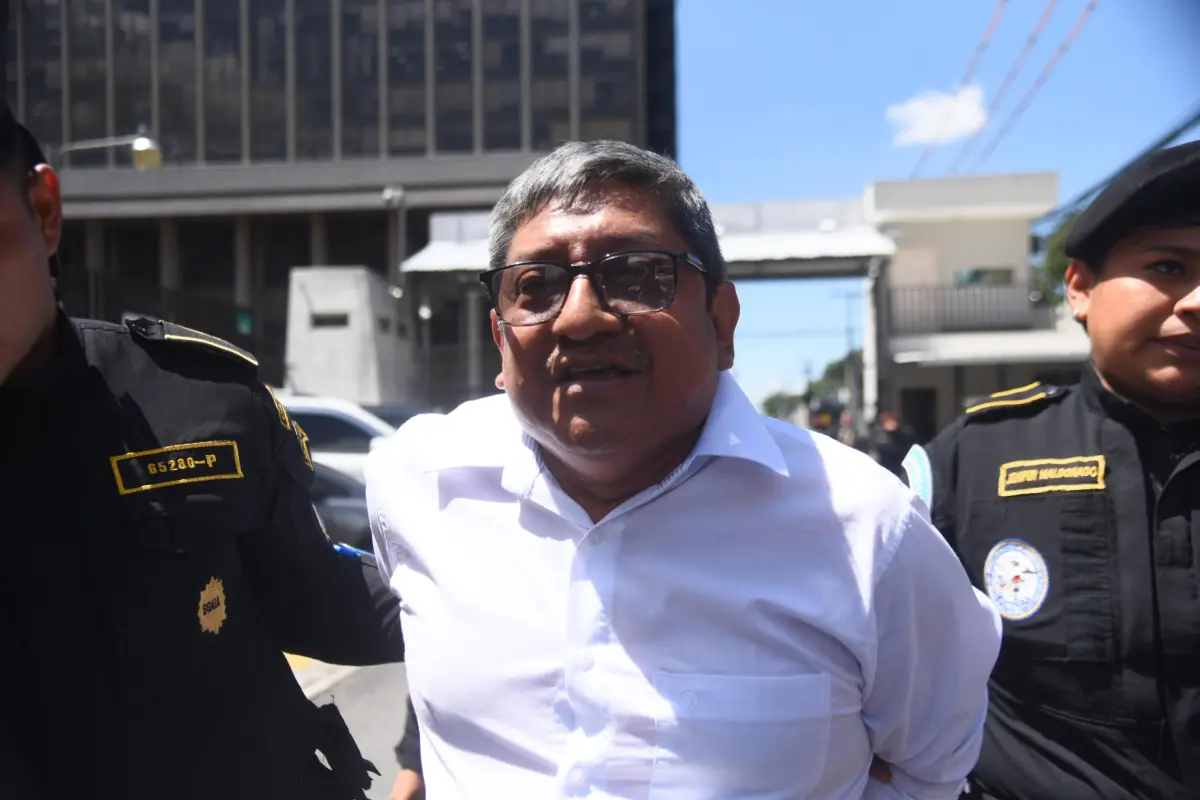El exdiputado Leocadio Juracán al momento de ser ingresado a la Torre de Tribunales., Omar Solís/Emisoras Unidas