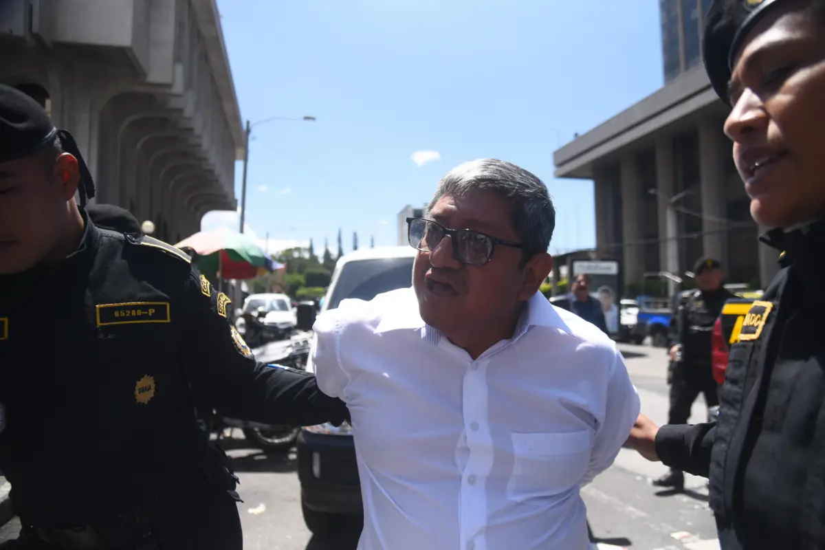 El exdiputado Leocadio Juracán al momento de ser ingresado a la Torre de Tribunales., Omar Solís/Emisoras Unidas