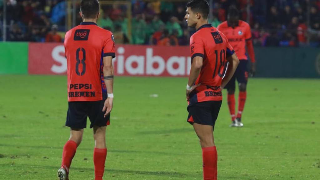 Decepción en los jugadores de Municipal tras el gol del Real España | Alex Meoño