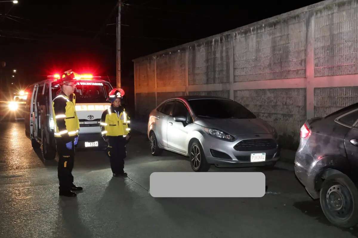 Cadáver localizado en San José Pinula , Bomberos Voluntarios. 