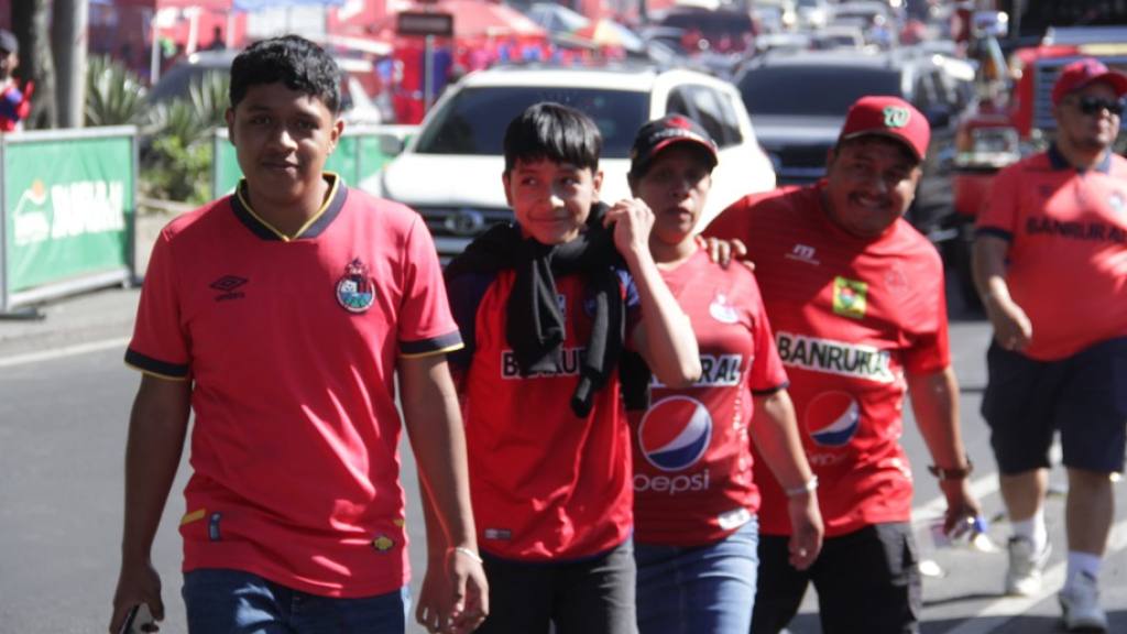 Color del clásico 334 entre Municipal y Comunicaciones | Alex Meoño 