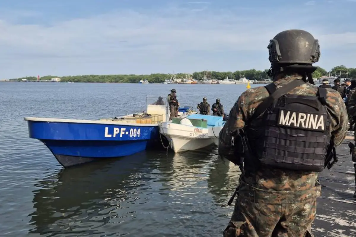 Los cargamentos de ilícitos fueron hallados en dos embarcaciones., Ejército de Guatemala