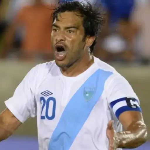 Carlos Ruiz sale en defensa de los jugadores profesionales 