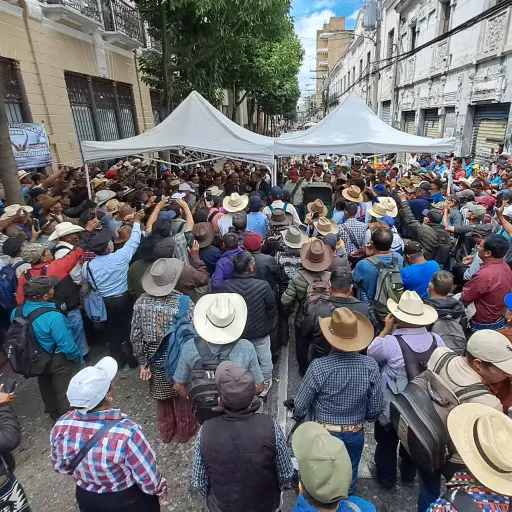 El grupo de expatrulleros mantiene un plantón frente al Congreso. ,Omar Solís/Emisoras Unidas