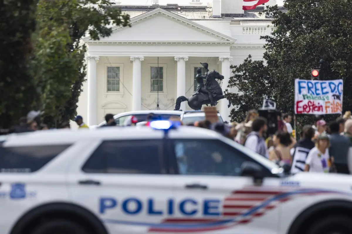 Trump toma control de la policía de Washington, EFE