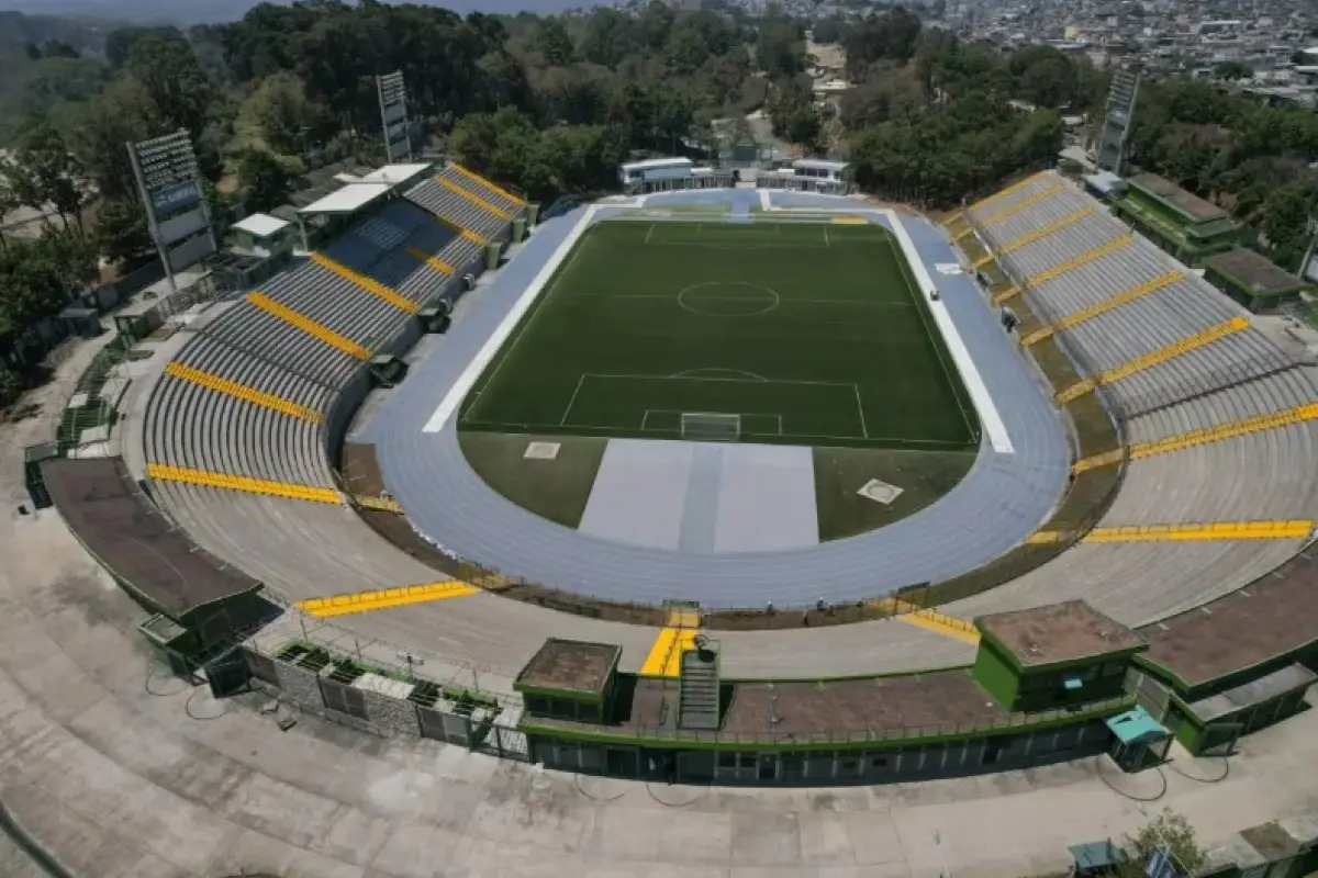 Estadio Cementos Progreso, sede el Guatemala-El Salvador 