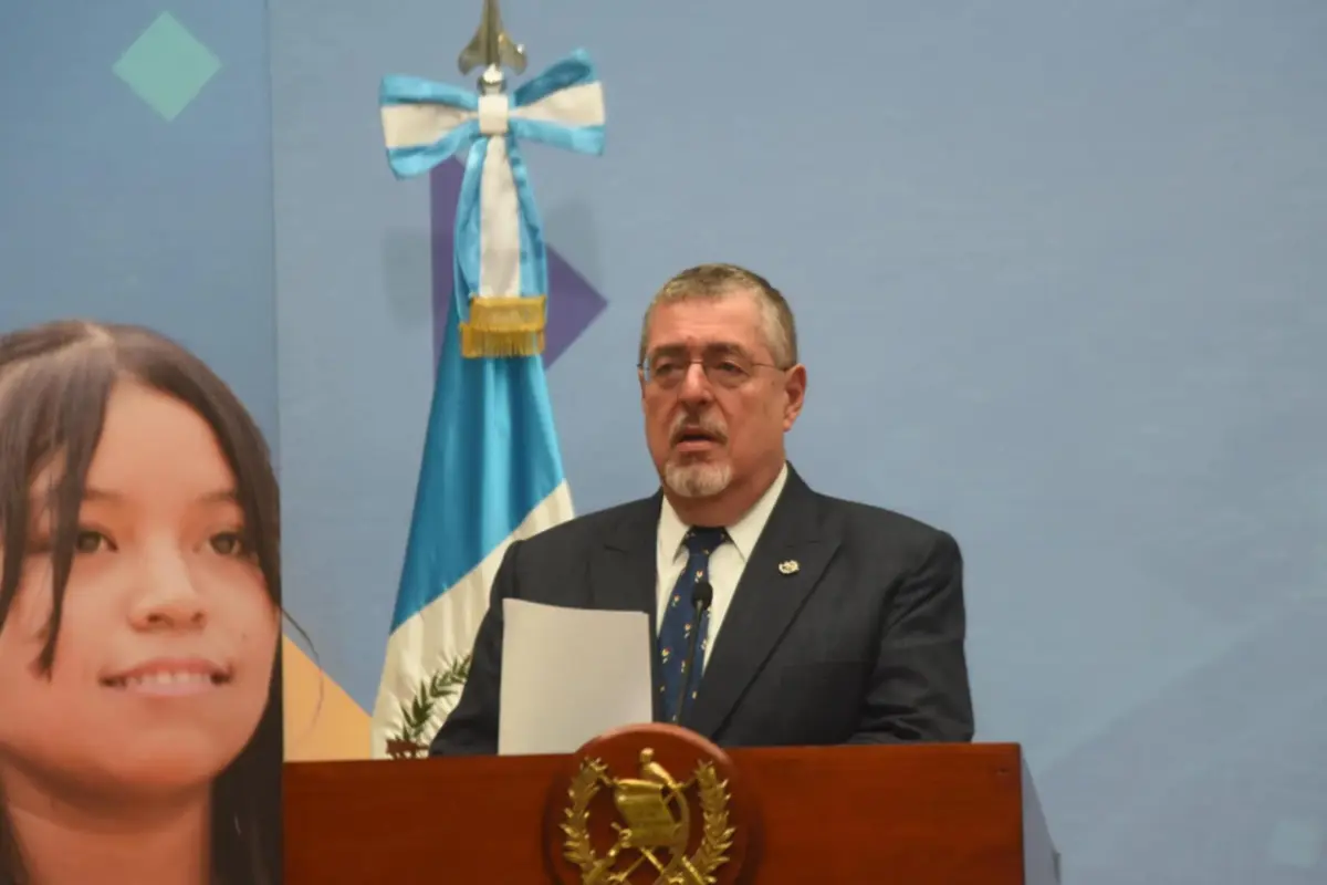 Presidente en la conferencia “La Ronda". , Omar Solís.