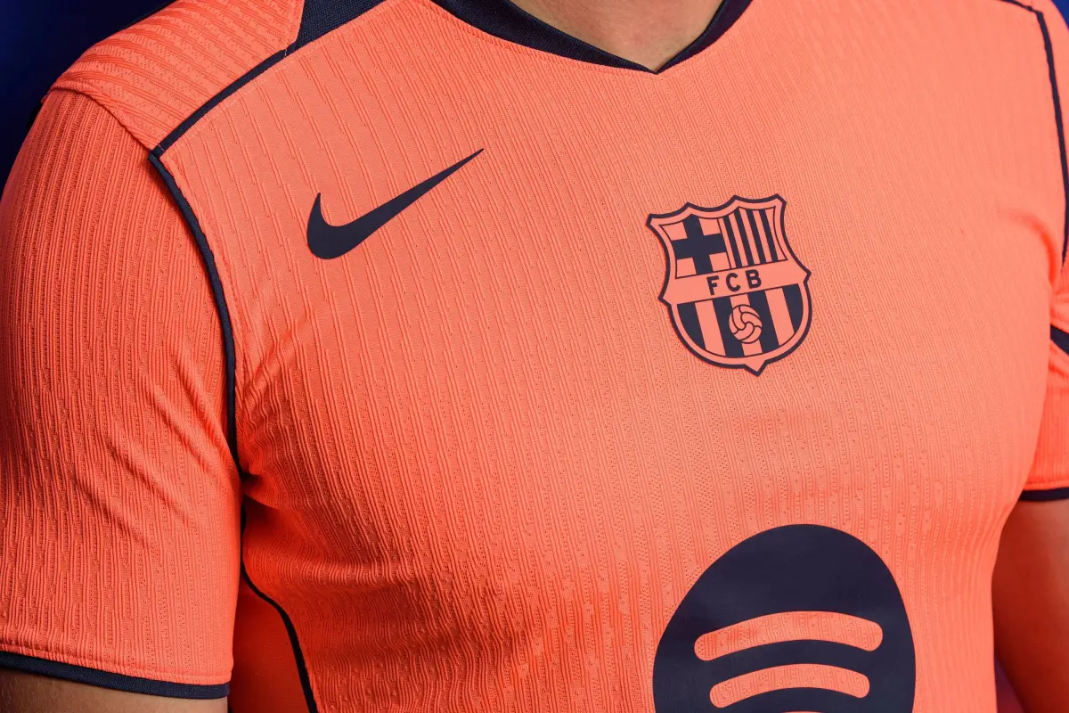 Barcelona presenta su tercer uniforme en homenaje al sextete de 2009 - FC Barcelona