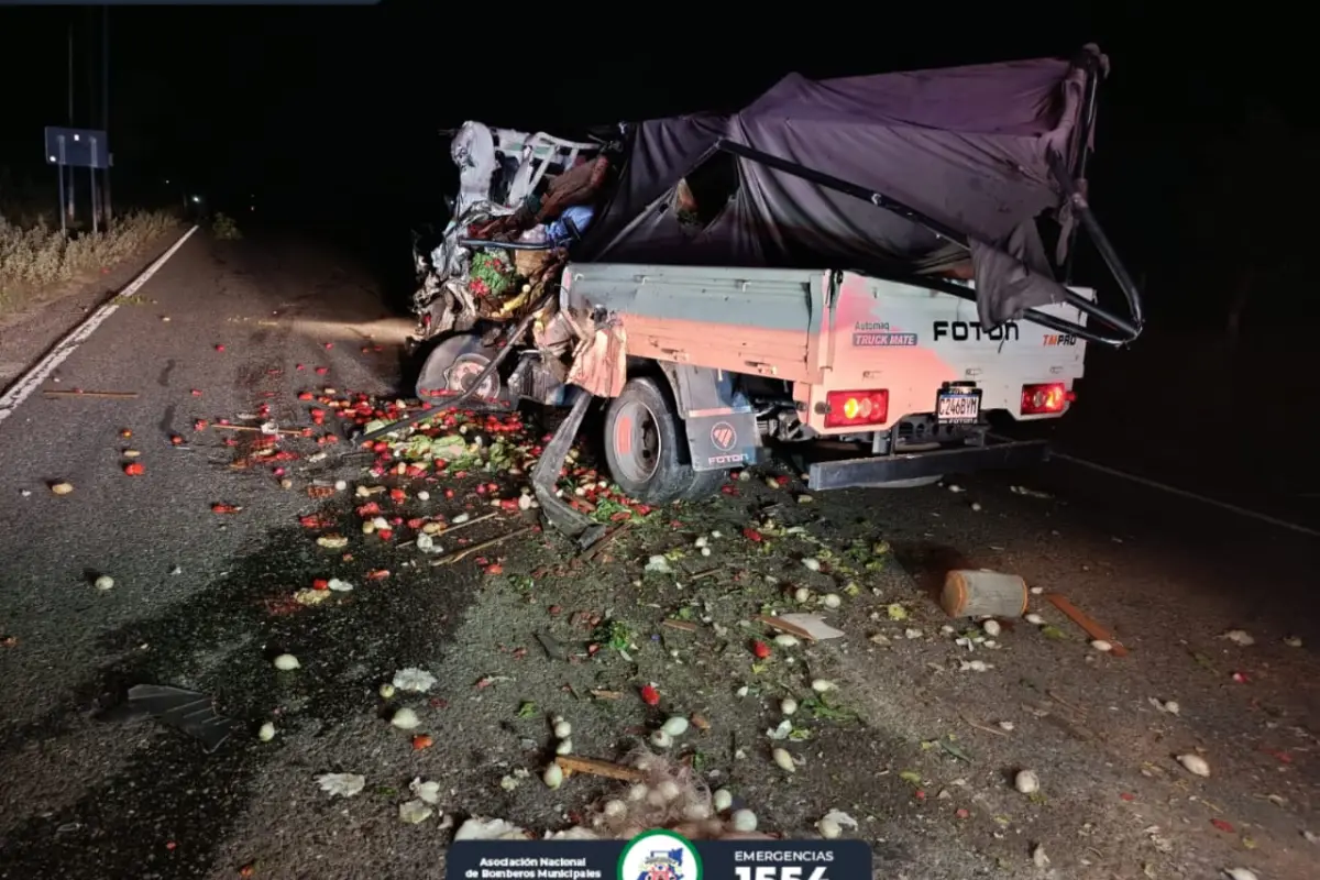 El accidente múltiple en ruta a Las Verapaces dejó varias personas heridas., Bomberos Municipales Departamentales