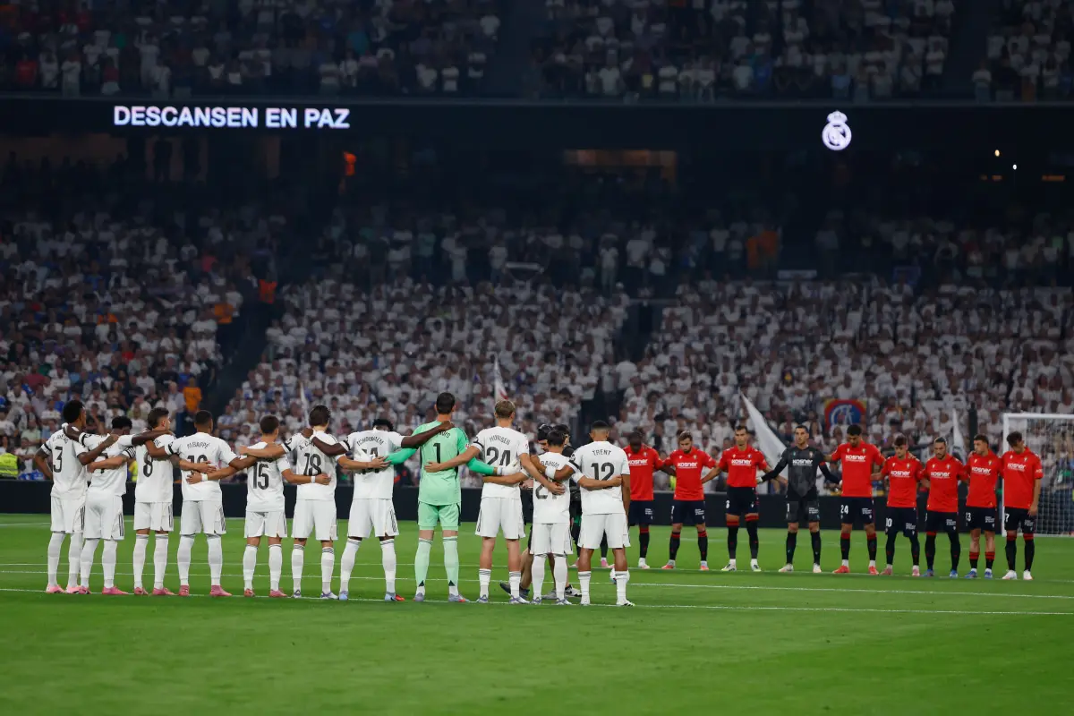 Minuto de silencio en el estadio Santiago Bernabéu 