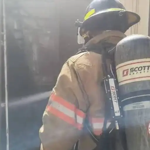 El inmueble afectado está construido con paredes prefabricadas. ,Bomberos Voluntarios