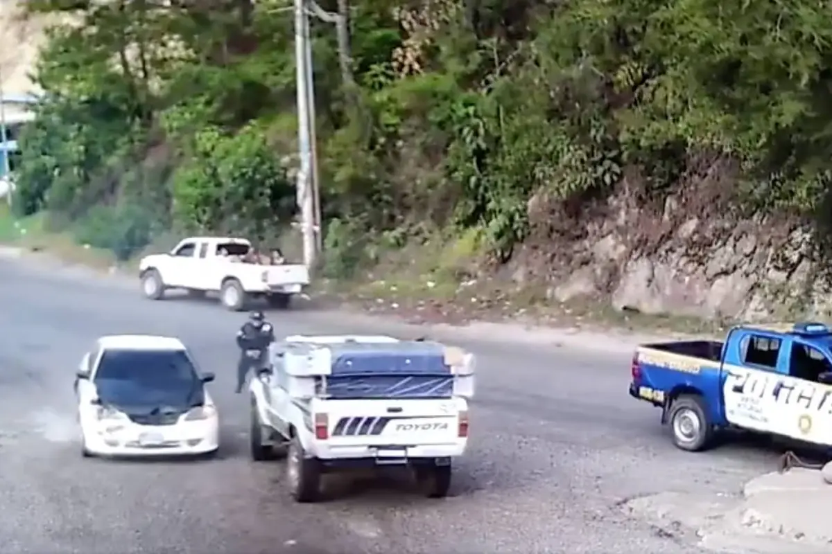 Conductor choca durante persecución., Captura de pantalla video X.