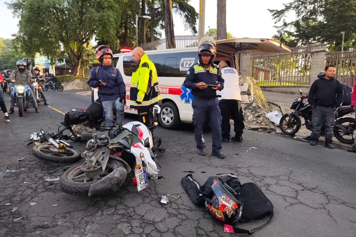 Cuatro heridos tras colisión de motocicletas en ruta a San Juan Sacatepéquez