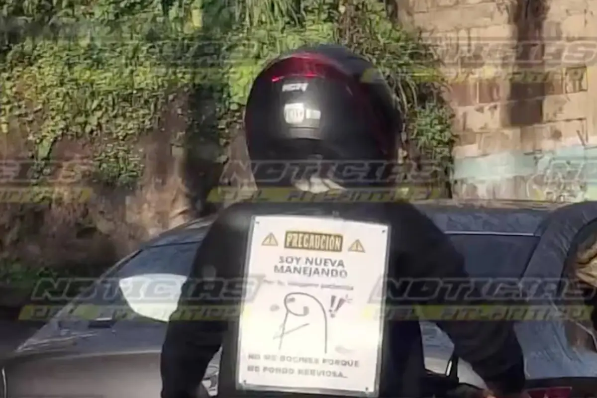 Motorista captada en zona 18., Captura de pantalla video X.