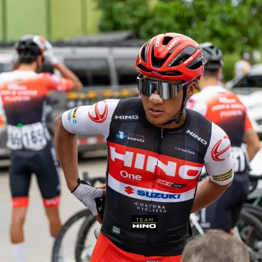 Mardoqueo Vásquez abandona la Vuelta a Colombia 2025 - Team Hino
