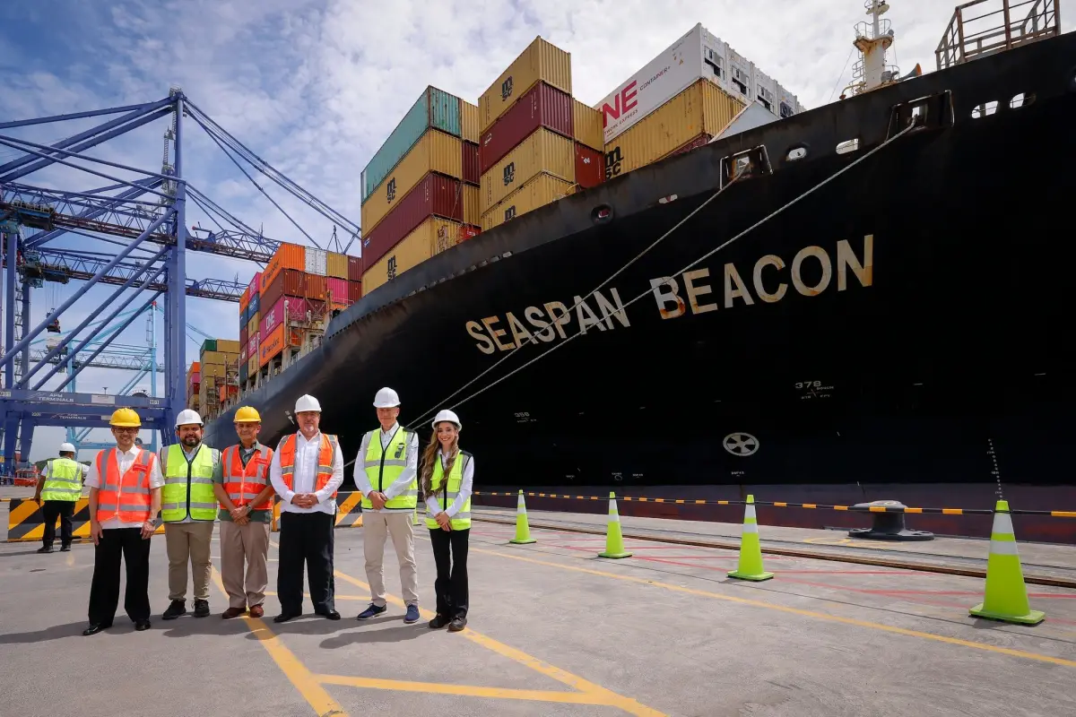 Arévalo verifica funcionamiento de APM Terminals