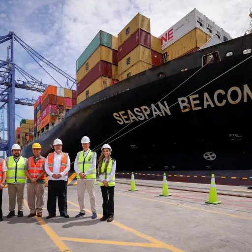 Arévalo verifica funcionamiento de APM Terminals