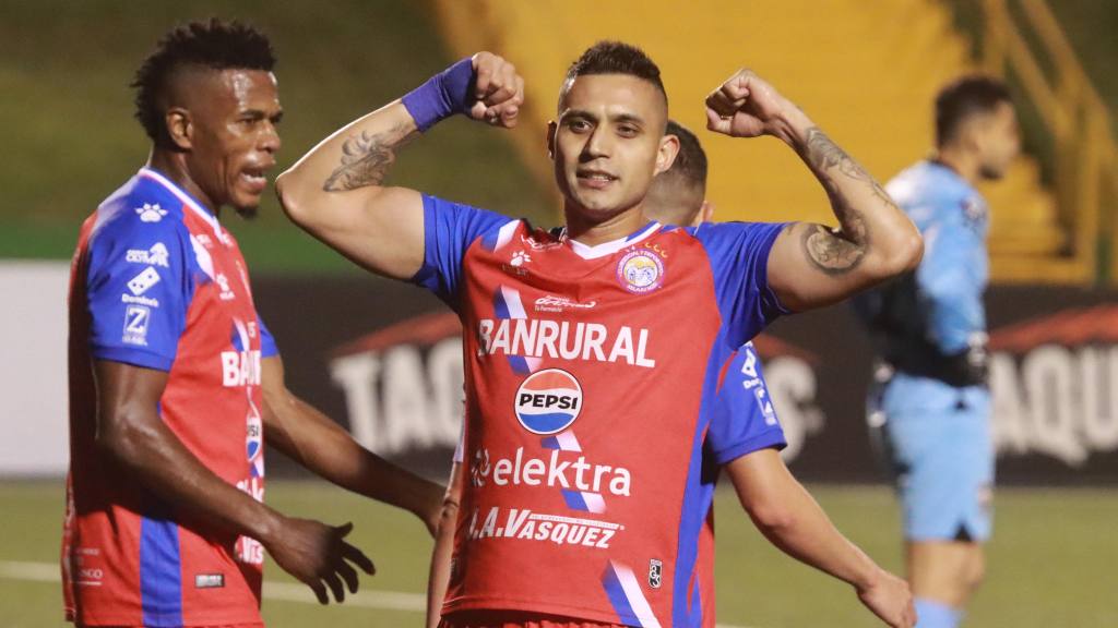 Celebración de Jorge Aparicio ante Águila de El Salvador | Alex Meoño