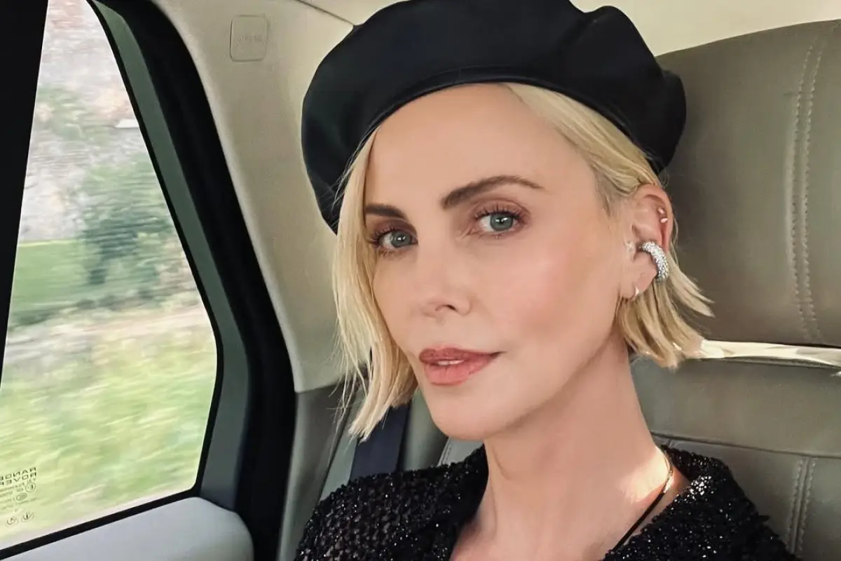 Charlize Theron, Redes sociales