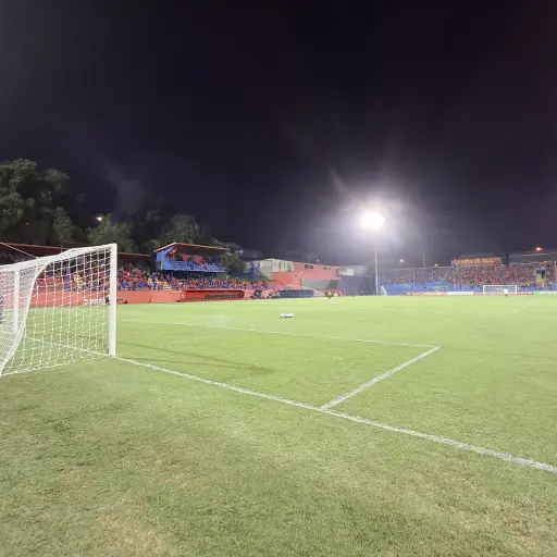 Así luce el estadio Manuel Felipe Carrera de El Trébol en su primera jornada nocturna 