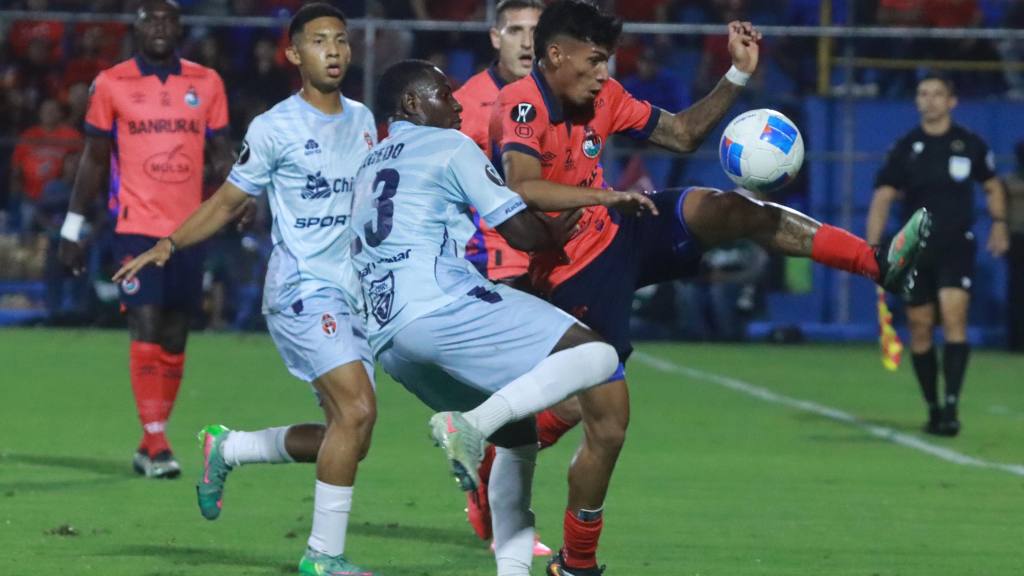 Copa Centroamericana: Municipal vs. Sporting San Miguelito  | Alex Meoño 