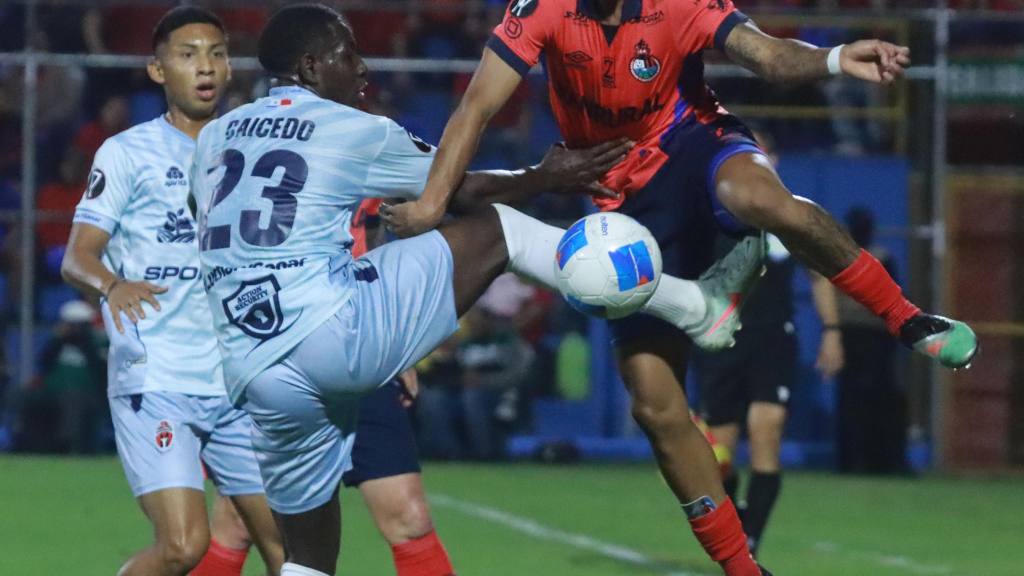 Copa Centroamericana: Municipal vs. Sporting San Miguelito  | Alex Meoño 