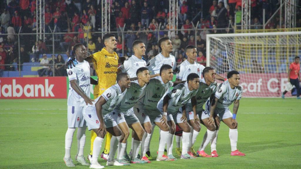 Copa Centroamericana: Municipal vs. Sporting San Miguelito  | Alex Meoño 