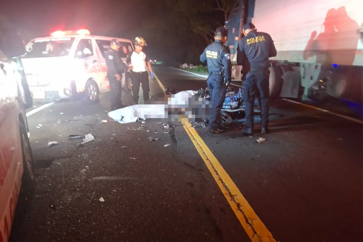 Dos personas murieron tras el accidente en Km. 83.5 de ruta al Pacífico., Bomberos Voluntarios