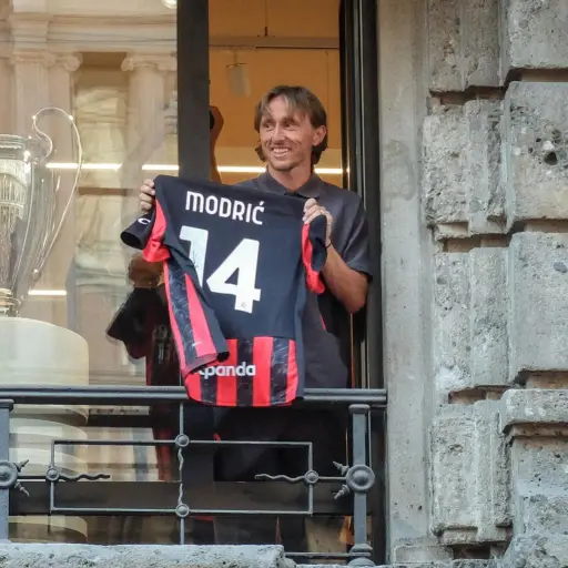 Luka Modric fue presentado como nuevo jugador del AC Milan - EFE